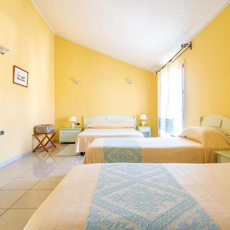 Hotel Solki SantʼAntìoco エクステリア 写真