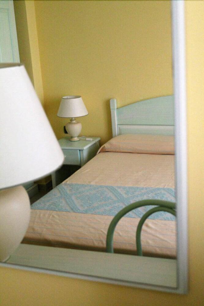 Hotel Solki SantʼAntìoco エクステリア 写真