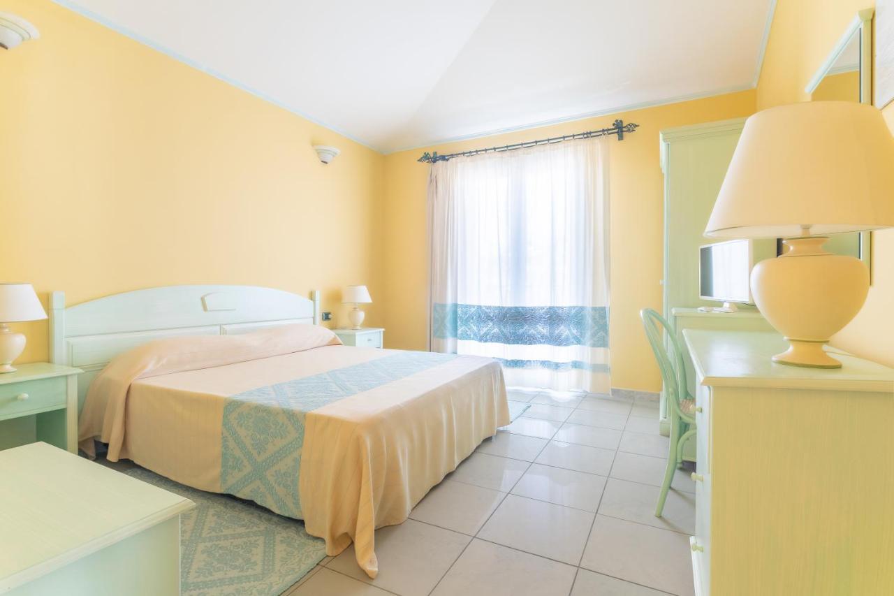 Hotel Solki SantʼAntìoco エクステリア 写真