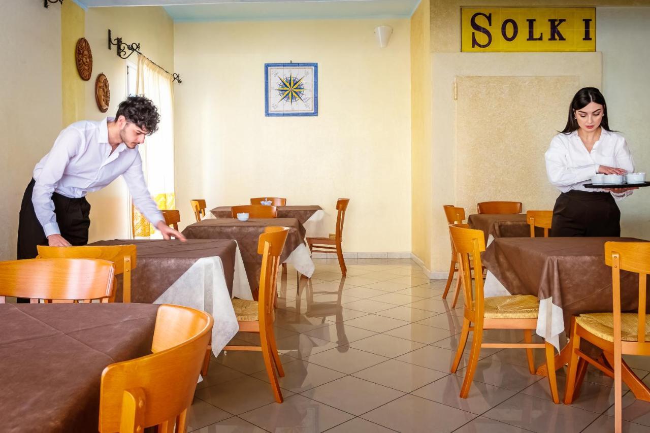 Hotel Solki SantʼAntìoco エクステリア 写真