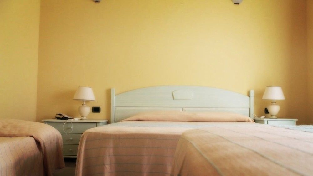 Hotel Solki SantʼAntìoco エクステリア 写真